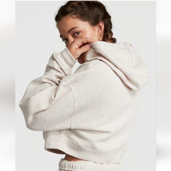 Nwt Beige Victoria's secret Pullover - Picture 2 of 2